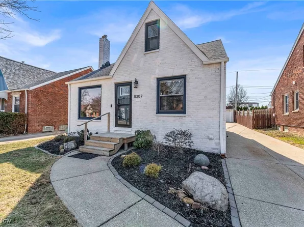 8307 Whittington Dr, Parma, OH 44129