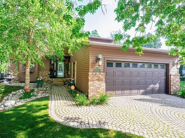 15 Fremont Dr S, Fargo, ND 58103