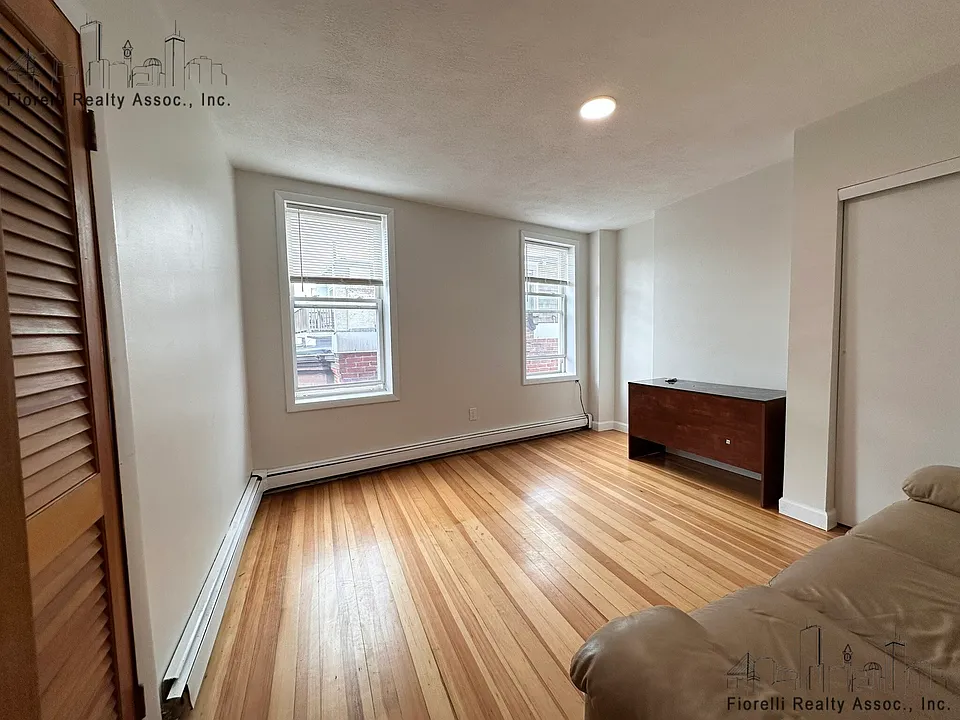 39 Charter St #5
