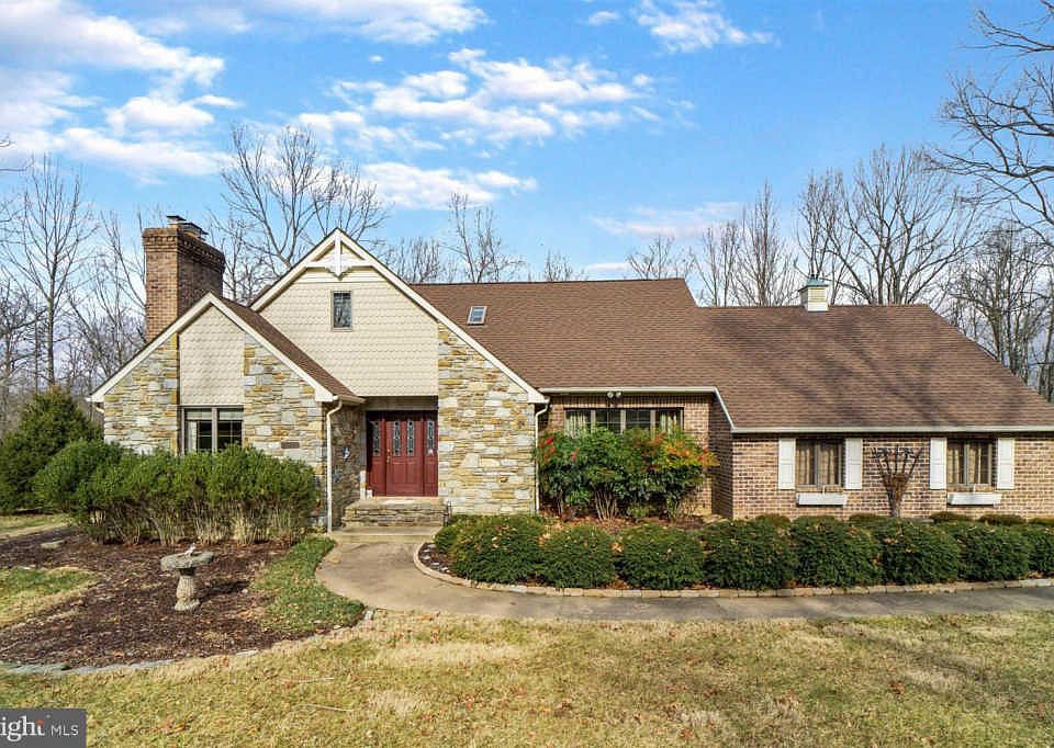 1st image of 3913 Eaton Dr
