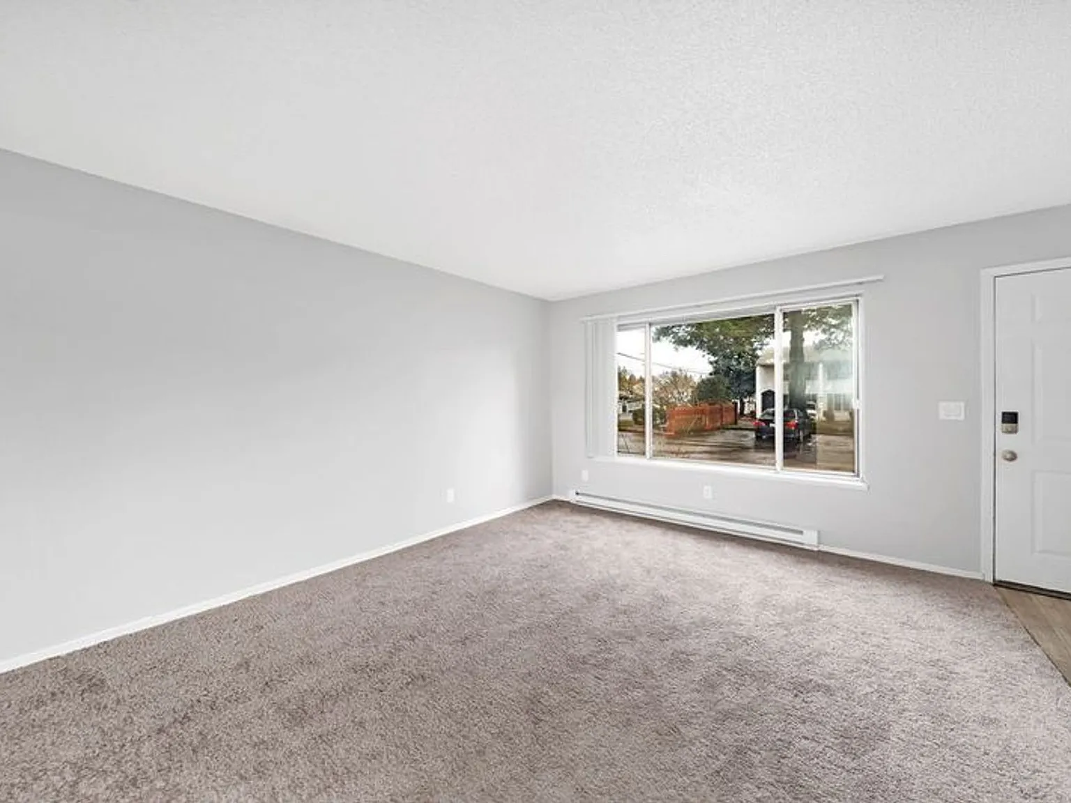 Wetherburne Square Townhomes — Photo 4