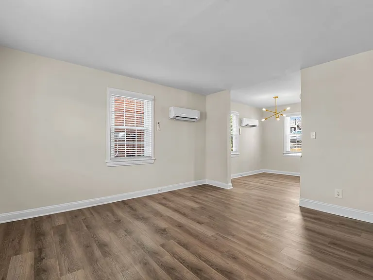 906 Clarendon St #A — Photo 4