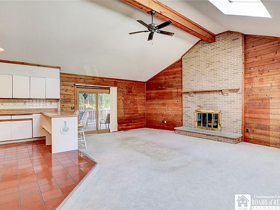 5th image of 264 Ivy St