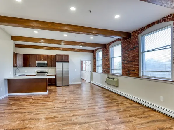 402 River St APT 4C, Haverhill, MA 01832
