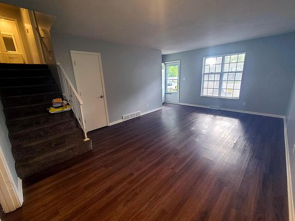 2nd image of 9825 Linden Cir