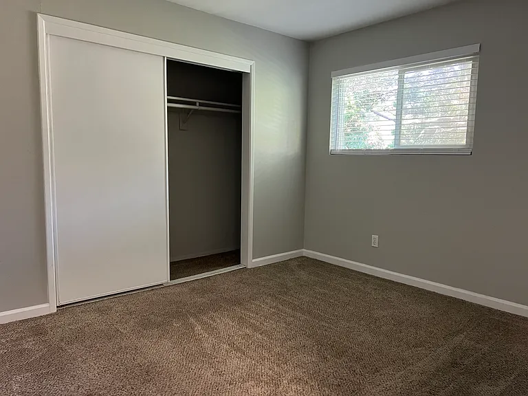144 Hilborn St #12 — Photo 14