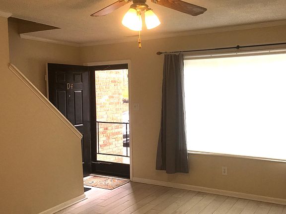 2nd image of 100 Laura Ln APT D4