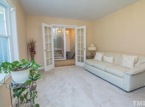 4th image of 807 Clarion Dr
