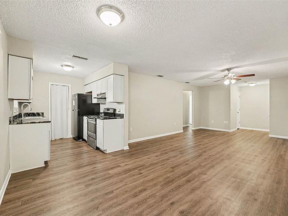 4th image of 2047 SOMERVILLE DRIVE N