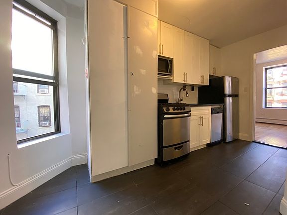 4th image of 109 Madison St #14B