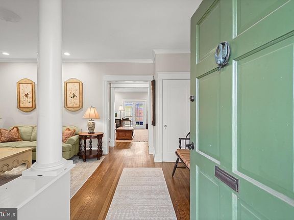 4th image of 3110 33rd Pl NW