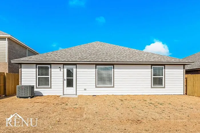 1605 Maroon Dr — Photo 17