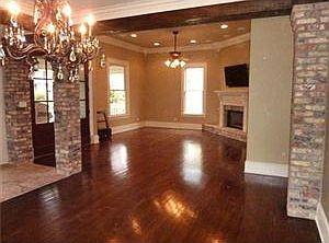 5th image of 921 Prospect St