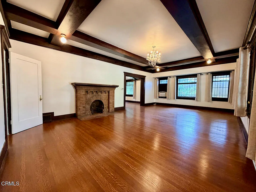 4 bed, 2.0 bath, 2121 sqft, $6,850 — Photo 2