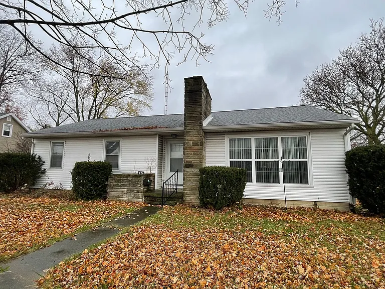 926 E Main St — Photo 2