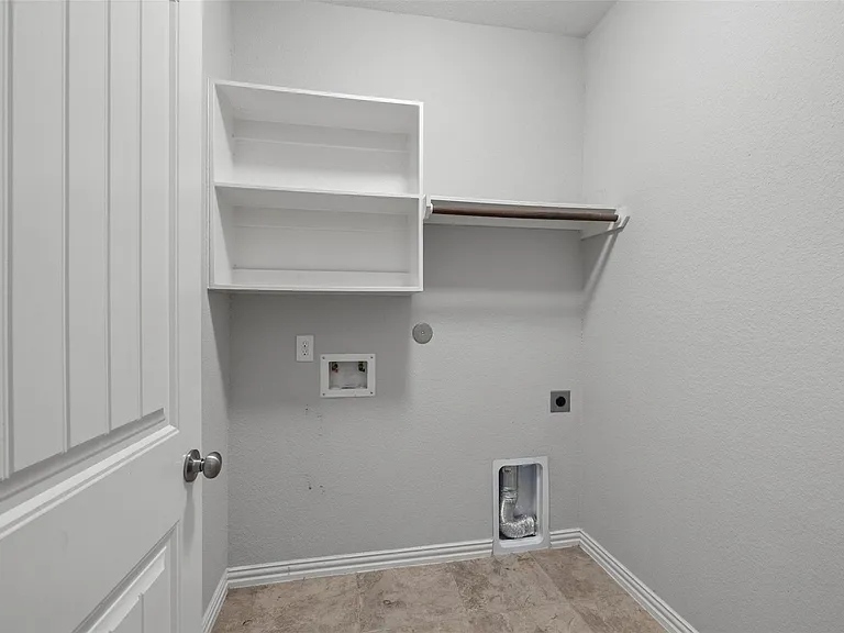 636 Maple Point Dr E — Photo 12