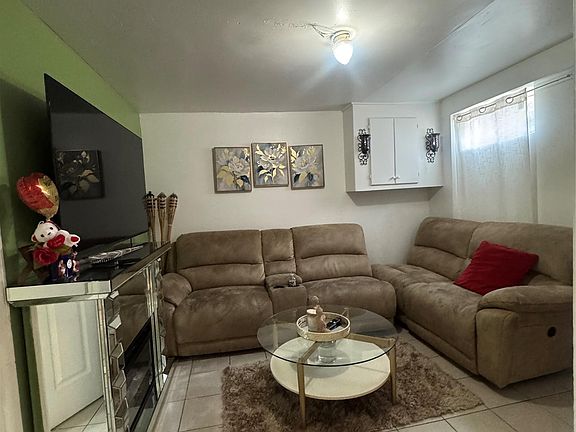 4th image of 1800 Palisade Place