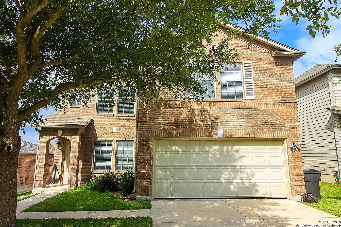 4 bed, 2.5 bath, 2239 sqft, $2,200 — Photo 2