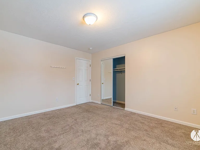 1100 W Nugget Ave — Photo 4
