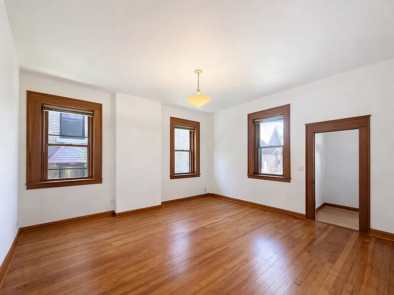 335 Summit Ave — Photo 4