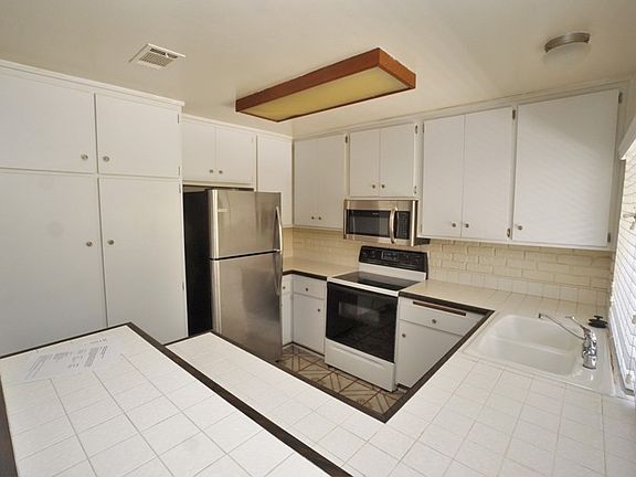 5th image of 8830 Flanders Dr