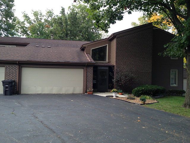 1st image of 27 1/2 Shorewood Dr S
