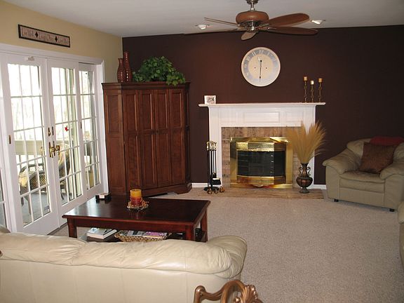 3rd image of 2250 Hopkins Ln