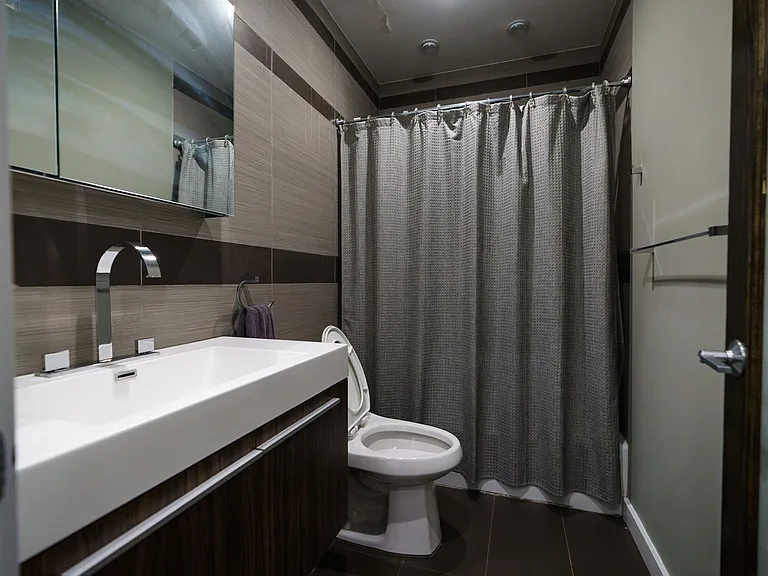 1533 Chestnut St — Photo 5