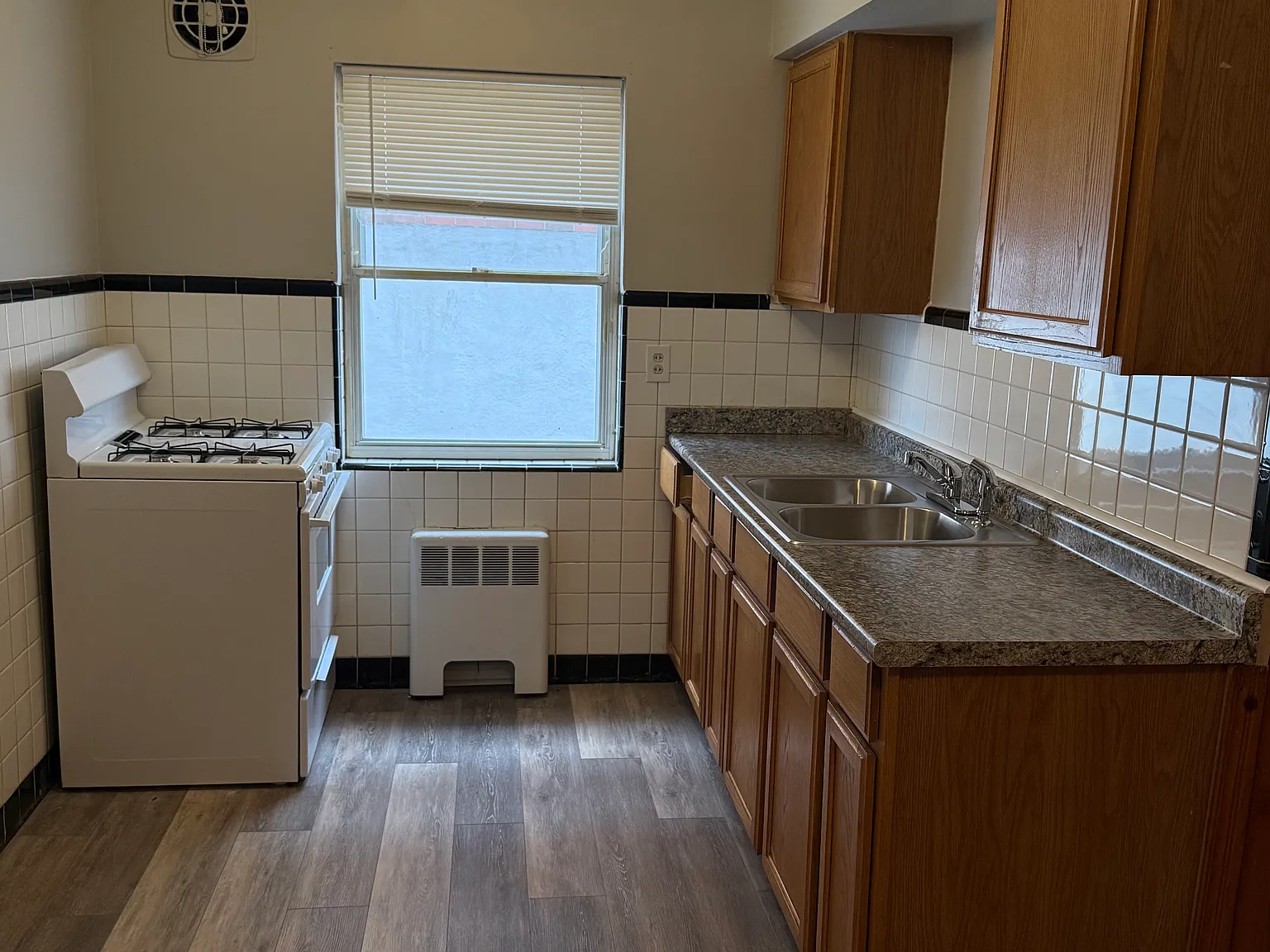 1 bed, 900 sqft, $900 — Photo 2