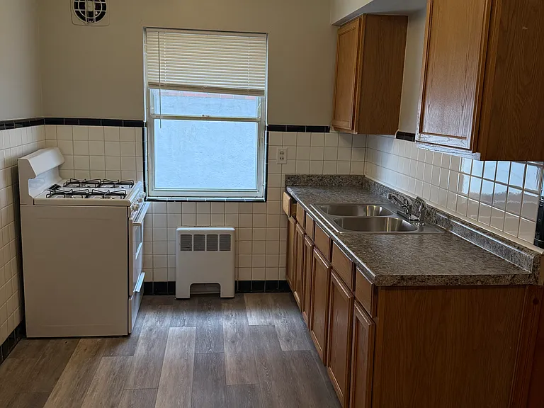 3323 Werk Rd #1 — Photo 2