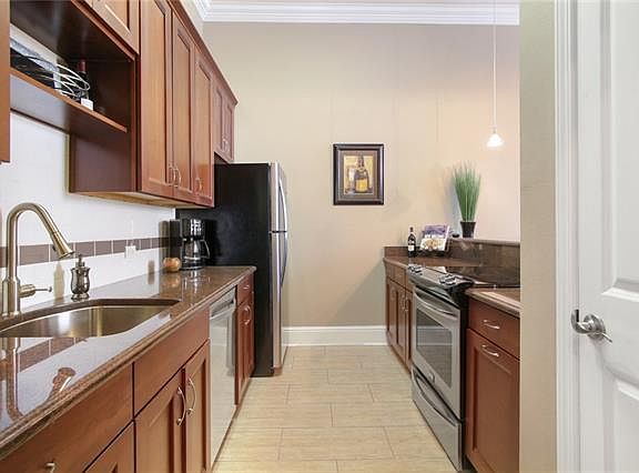 4th image of 330 Julia St APT 312