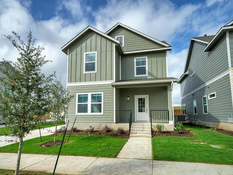 1317 Linwood St — Photo 1