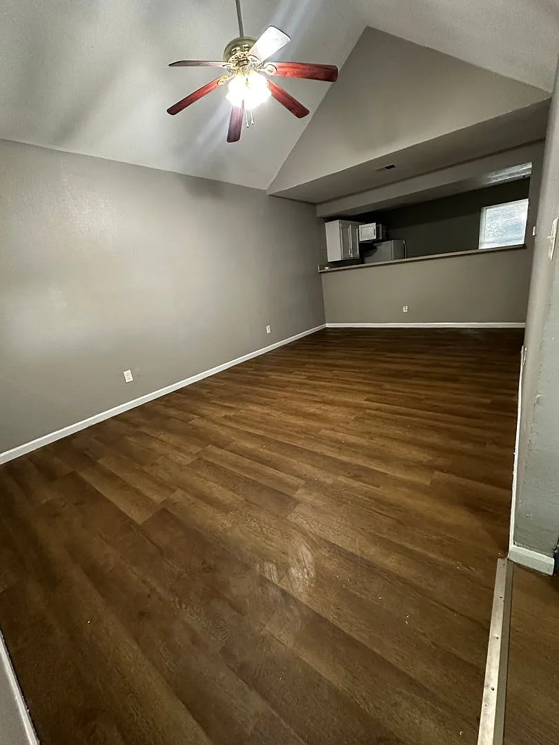 This beautiful 3bed/2bath two level home is only minutes away from the brookside area and even cl... — Photo 3