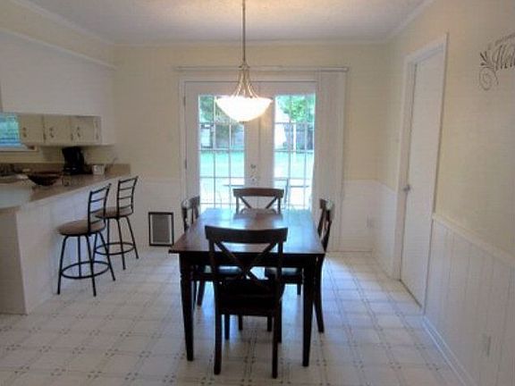 4th image of 3022 Edgewood Ln
