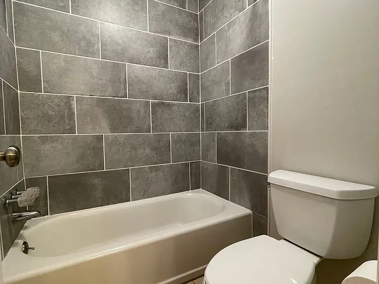 105 Kingston Dr — Photo 16