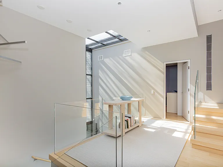247 Kings Point Rd — Photo 14