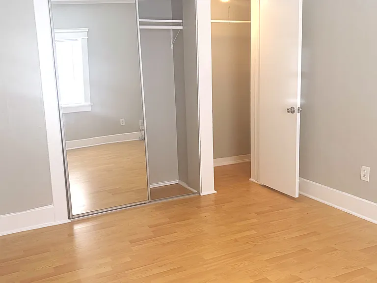 1166 W Edgeware Rd — Photo 2