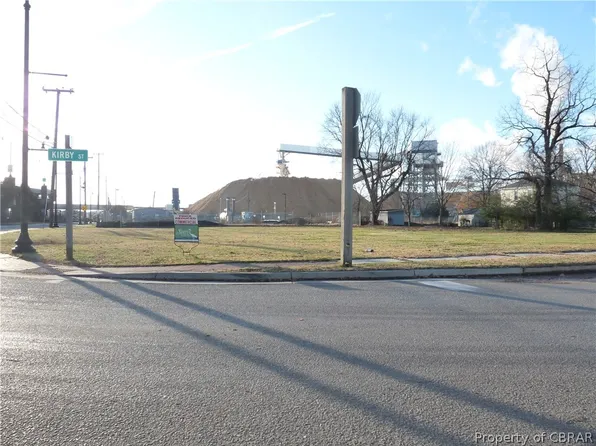 14 Kirby St, West Pt, VA 23181