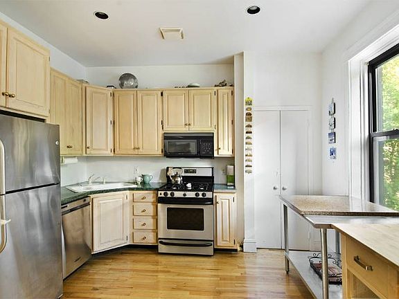 3rd image of 9 E 10th St APT 3R