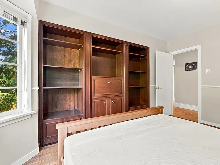 5809 Granville St — Photo 13