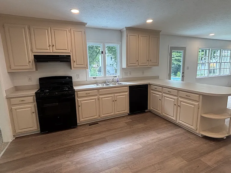 317 Bridge Wood Dr — Photo 3