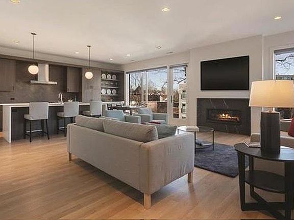 3rd image of 1745 N Hoyne Ave #1W