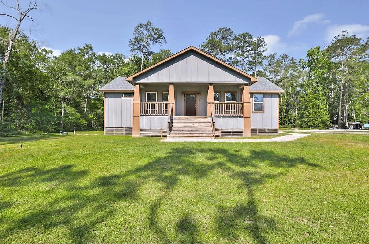 3 bed, 2.0 bath, 1809 sqft, $2,000 — Photo 1