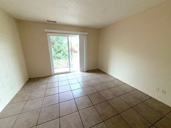 900 Eden Ct #10 — Photo 14