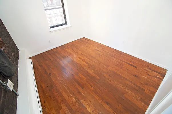 Rented by Site Realty Services | media 35