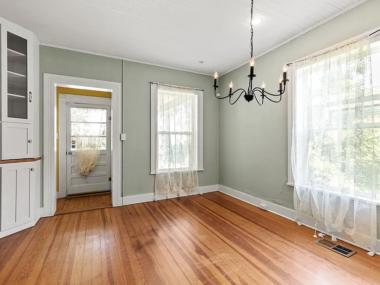 605 W Schubert St — Photo 8