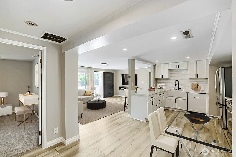 4th image of 5607 240th Street SW