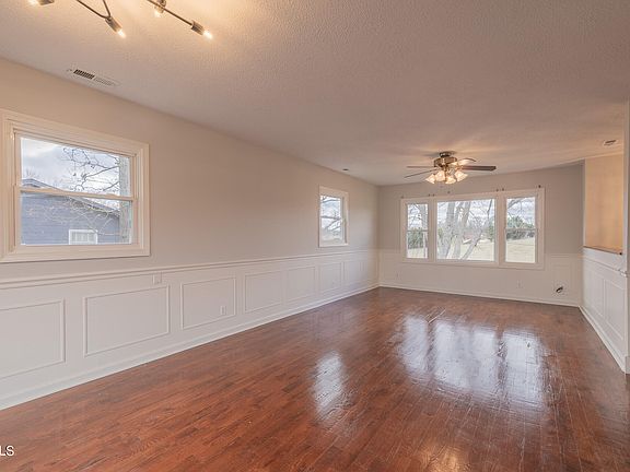 5th image of 118 Greenmeadow Ln
