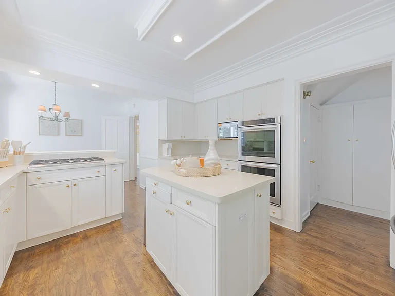 2150 S El Molino Ave — Photo 37