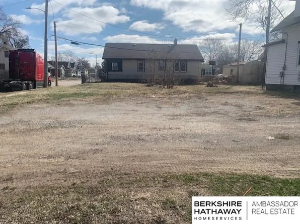 3829 Florence Blvd, Omaha, NE 68110